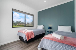 Glenowrie Cottage - 1 King 2 Singles - Farm Stay